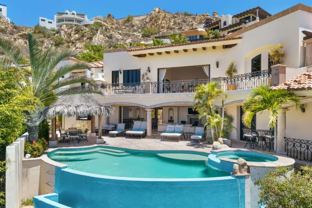 Cabo del Sol Marea Los Cabos Modern 3-bedroom penthouse located on the 6th floor of Marea Los Cabos, offering a prime central location in Cabo San Lucas just minutes from beaches, shopping centers, and top dining options. This bright and contemporary residence features an open-concept living and dining area with abundant natural light, a fully equipped kitchen, and a private terrace with panoramic city – 140 Camino Pacifico Alto, Cabo San Lucas, BS