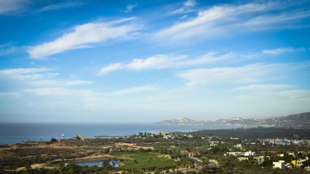 Cabo del Sol Jacarandas 🏡 ¡Casa en venta en Jacarandas! 🌿✨Descubre tu nuevo hogar, esta propiedad está lista para habitarse y cuenta con excelentes detalles que marcan la diferencia.🔹 Características principales:• 3 recámaras • 2 baños completos• Cocina integral 💎 Recámara principal:• Clóset con excelente capacidad• Peinador integrado con lámpara• Iluminación interior en clóset y área de peinador• Baño privado con cancel🌳 Exterior y extras:• 4 minisplits inverter • Patio frontal con césped sintético• Pérgola delantera y trasera, ideal para reuniones o descanso• Cisterna de 5,000 litros• Tinaco de 1,100 litros💰 Precio: – 39 Mission San Felipe, San Jose del Cabo, BS