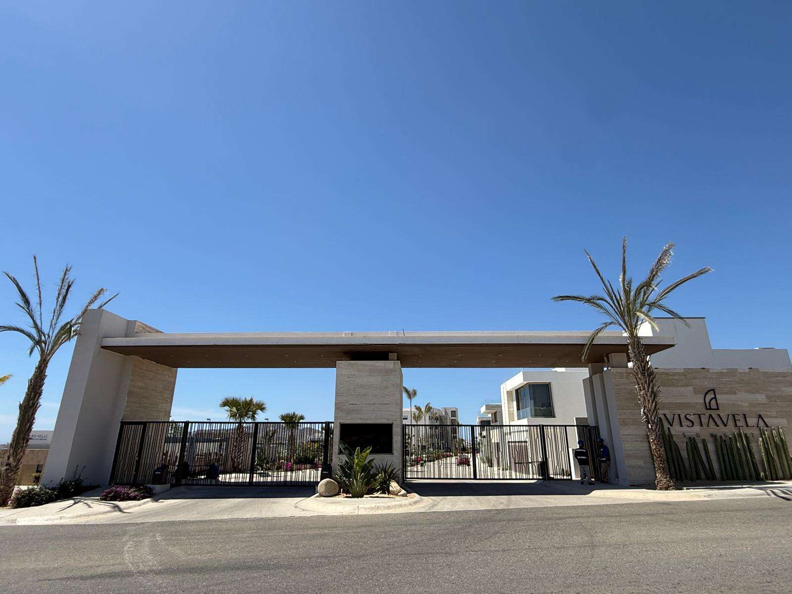 4 Av. Paseo del Sol No.4, Cabo Corridor, BS