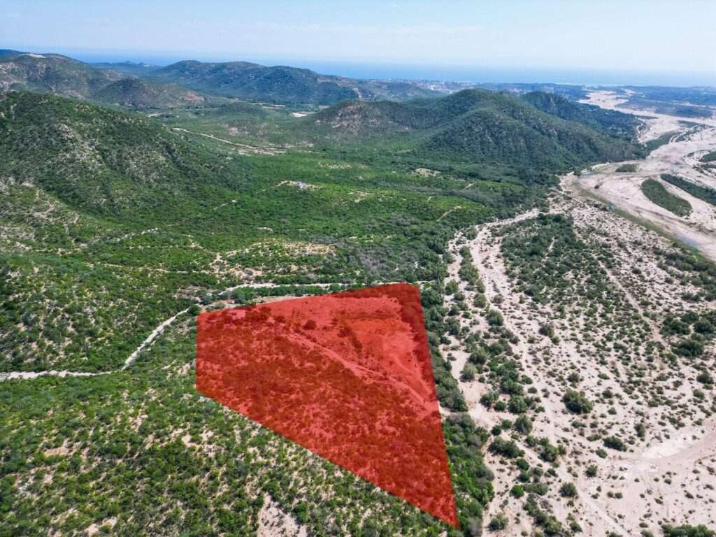 Cabo del Sol El Tezal W:General Prime Commercial Opportunity in Cabo San Lucas!Unlock the potential of this expansive 6,000+ square meter perfectly flat commercial lot, ideally situated in the high-demand Corridor of Cabo San Lucas. Whether you envision a thriving multi-family development with commercial space on the ground floor or a dynamic business hub, this property offers endless possibilities.Incredible value - priced to sell! Don't miss this rare opportunity to invest in one of the most sought-after locations in Cabo.Call today for more details – 5 DE FEBRERO, San Jose del Cabo, BS