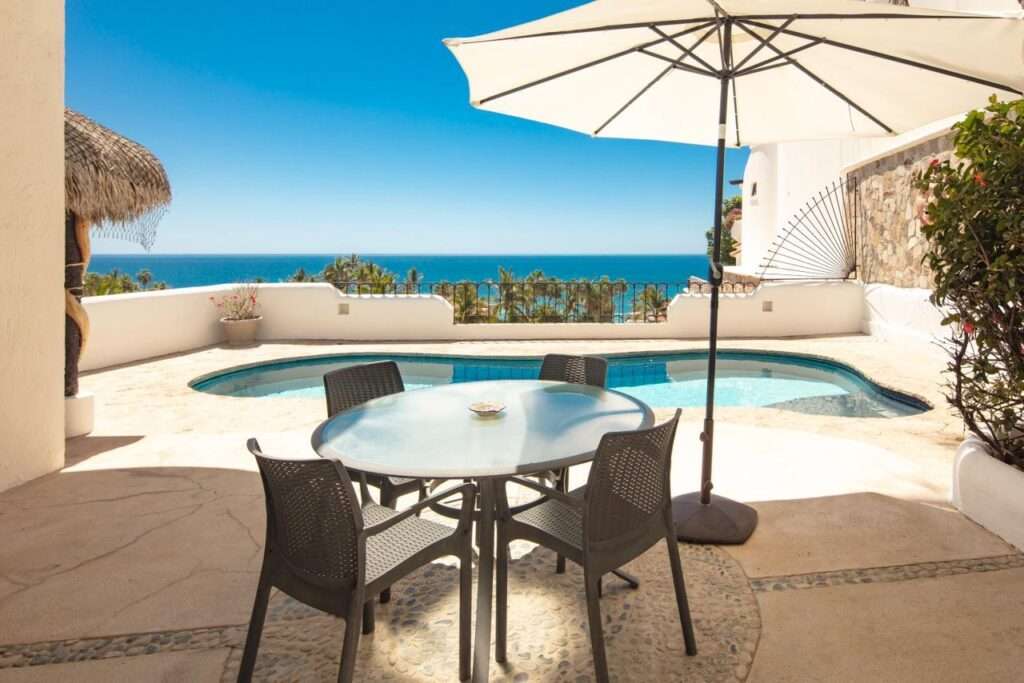 Cabo del Sol Marea Los Cabos Modern 3-bedroom penthouse located on the 6th floor of Marea Los Cabos, offering a prime central location in Cabo San Lucas just minutes from beaches, shopping centers, and top dining options. This bright and contemporary residence features an open-concept living and dining area with abundant natural light, a fully equipped kitchen, and a private terrace with panoramic city – B Blvd. Cerro Colorado, San Jose Corridor, BS
