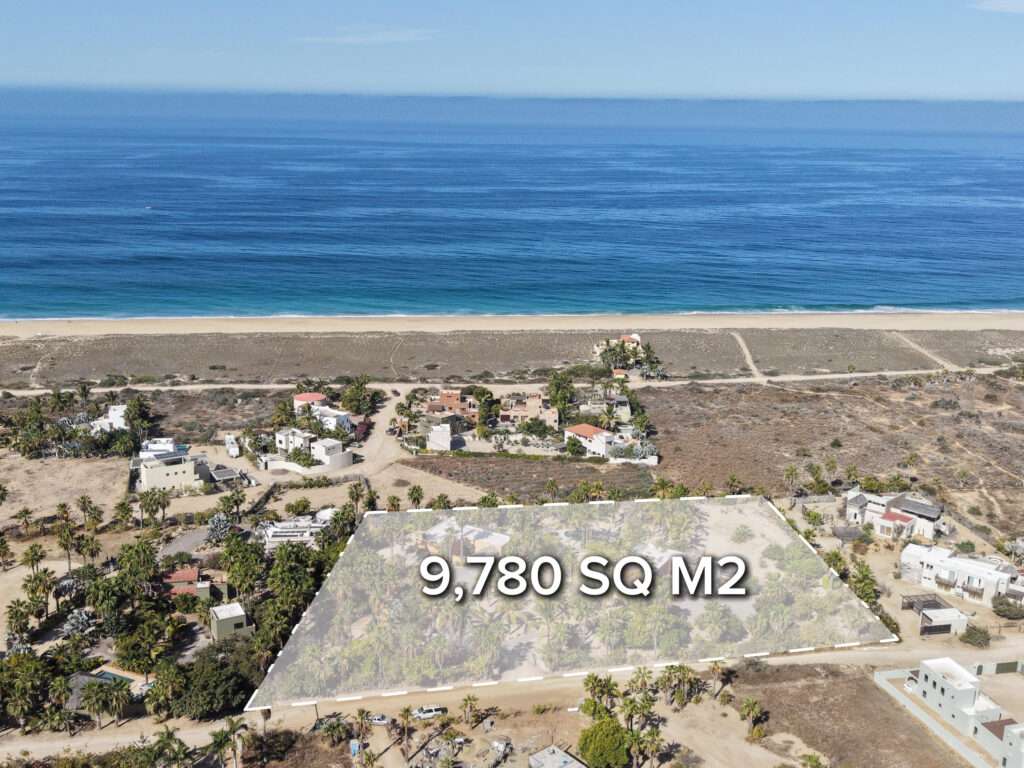 Cabo del Sol Jacarandas 🏡 ¡Casa en venta en Jacarandas! 🌿✨Descubre tu nuevo hogar, esta propiedad está lista para habitarse y cuenta con excelentes detalles que marcan la diferencia.🔹 Características principales:• 3 recámaras • 2 baños completos• Cocina integral 💎 Recámara principal:• Clóset con excelente capacidad• Peinador integrado con lámpara• Iluminación interior en clóset y área de peinador• Baño privado con cancel🌳 Exterior y extras:• 4 minisplits inverter • Patio frontal con césped sintético• Pérgola delantera y trasera, ideal para reuniones o descanso• Cisterna de 5,000 litros• Tinaco de 1,100 litros💰 Precio: – Cam. Del Cielo, Pacific, BS