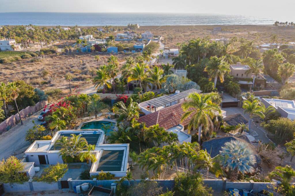 Cabo del Sol Marea Los Cabos Modern 3-bedroom penthouse located on the 6th floor of Marea Los Cabos, offering a prime central location in Cabo San Lucas just minutes from beaches, shopping centers, and top dining options. This bright and contemporary residence features an open-concept living and dining area with abundant natural light, a fully equipped kitchen, and a private terrace with panoramic city – Camino al Cielo, Pacific, BS