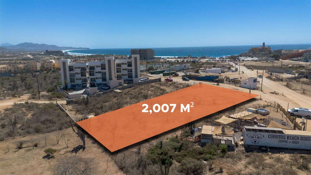 Cabo del Sol Jacarandas 🏡 ¡Casa en venta en Jacarandas! 🌿✨Descubre tu nuevo hogar, esta propiedad está lista para habitarse y cuenta con excelentes detalles que marcan la diferencia.🔹 Características principales:• 3 recámaras • 2 baños completos• Cocina integral 💎 Recámara principal:• Clóset con excelente capacidad• Peinador integrado con lámpara• Iluminación interior en clóset y área de peinador• Baño privado con cancel🌳 Exterior y extras:• 4 minisplits inverter • Patio frontal con césped sintético• Pérgola delantera y trasera, ideal para reuniones o descanso• Cisterna de 5,000 litros• Tinaco de 1,100 litros💰 Precio: – Camino Grande Pedregal, Cabo San Lucas, BS