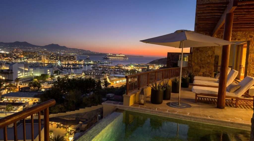 Cabo del Sol Marea Los Cabos Modern 3-bedroom penthouse located on the 6th floor of Marea Los Cabos, offering a prime central location in Cabo San Lucas just minutes from beaches, shopping centers, and top dining options. This bright and contemporary residence features an open-concept living and dining area with abundant natural light, a fully equipped kitchen, and a private terrace with panoramic city – Casona 4, Cabo San Lucas, BS