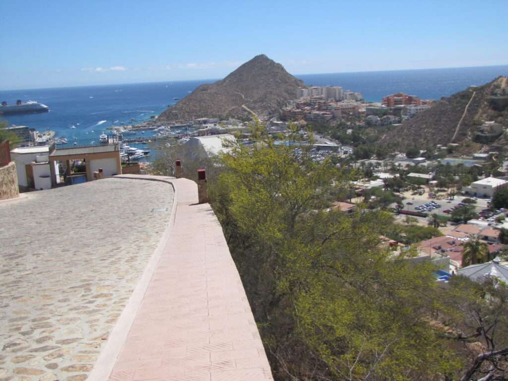 Cabo del Sol Marea Los Cabos Modern 3-bedroom penthouse located on the 6th floor of Marea Los Cabos, offering a prime central location in Cabo San Lucas just minutes from beaches, shopping centers, and top dining options. This bright and contemporary residence features an open-concept living and dining area with abundant natural light, a fully equipped kitchen, and a private terrace with panoramic city – L 34/19 Pedregal, Camino Grande, Cabo San Lucas, BS