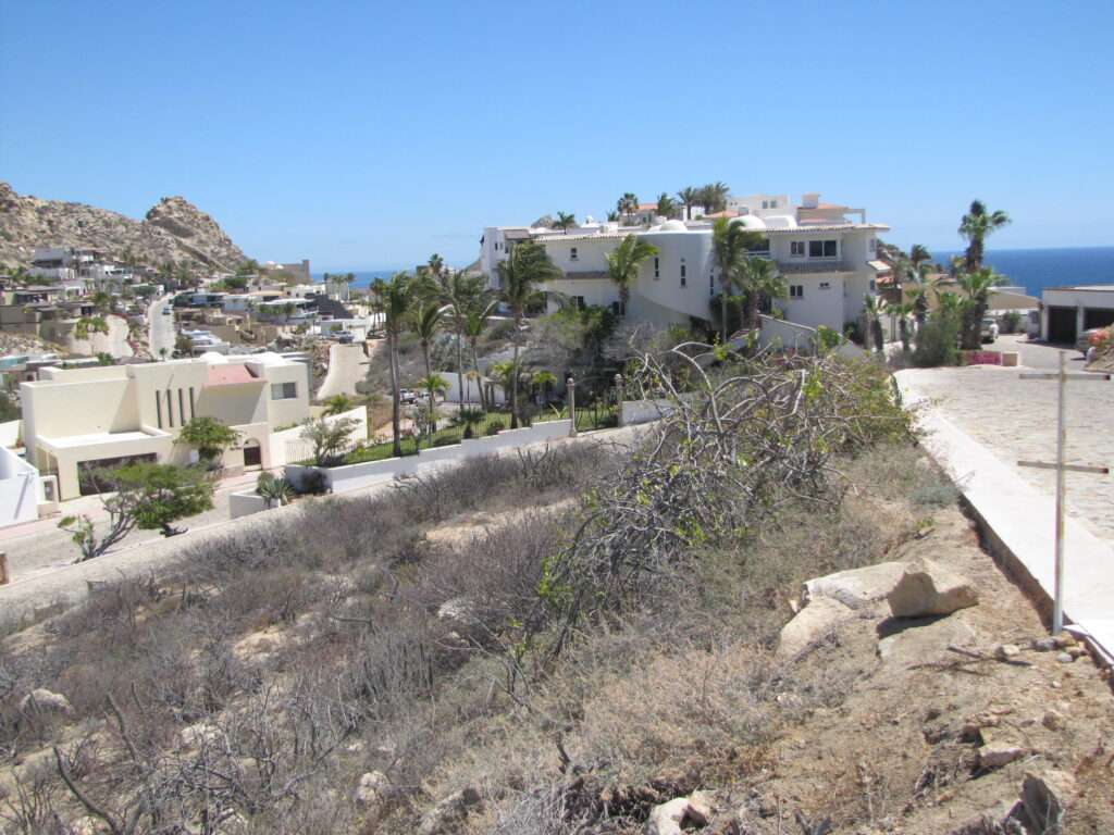 Cabo del Sol Marea Los Cabos Modern 3-bedroom penthouse located on the 6th floor of Marea Los Cabos, offering a prime central location in Cabo San Lucas just minutes from beaches, shopping centers, and top dining options. This bright and contemporary residence features an open-concept living and dining area with abundant natural light, a fully equipped kitchen, and a private terrace with panoramic city – L 34/26 Callejón de la Alegría, Cabo San Lucas, BS