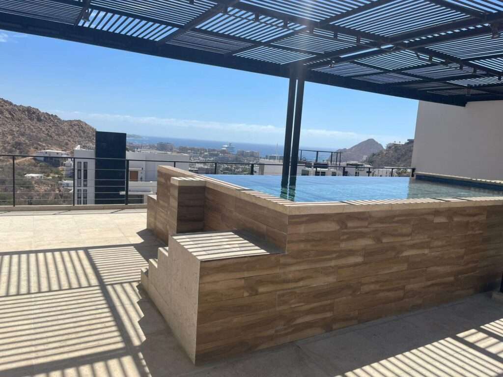 Cabo del Sol Lunaterra This beautiful apartment for sale offers a comfortable and functional space, ideal for enjoying a relaxed lifestyle. It features a spacious living and dining area that seamlessly connects with the kitchen, creating an open and inviting atmosphere. The unit includes two well-lit bedrooms and two full bathrooms, providing both comfort and privacy.Additionally, it has a convenient laundry room and is delivered fully furnished, ready to move in or rent out immediately. From the terrace, you can enjoy pleasant outdoor moments, and as an added benefit, the development features a swimming pool, perfect for relaxing and cooling off.An excellent opportunity to invest or live in a space that combines comfort, functionality, and great amenities. – Lunaterra, Cabo San Lucas, Cabo San Lucas, BS