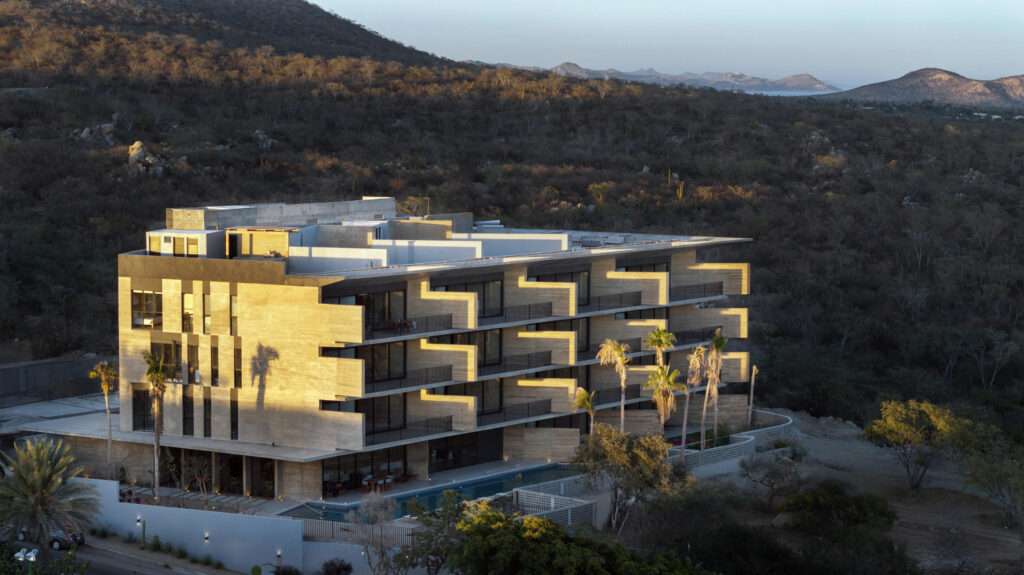 Cabo del Sol Marea Los Cabos Modern 3-bedroom penthouse located on the 6th floor of Marea Los Cabos, offering a prime central location in Cabo San Lucas just minutes from beaches, shopping centers, and top dining options. This bright and contemporary residence features an open-concept living and dining area with abundant natural light, a fully equipped kitchen, and a private terrace with panoramic city – Or Boutique Residences, Cabo Corridor, Cabo Corridor, BS