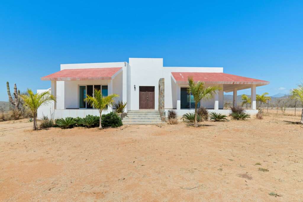 Cabo del Sol Marea Los Cabos Modern 3-bedroom penthouse located on the 6th floor of Marea Los Cabos, offering a prime central location in Cabo San Lucas just minutes from beaches, shopping centers, and top dining options. This bright and contemporary residence features an open-concept living and dining area with abundant natural light, a fully equipped kitchen, and a private terrace with panoramic city – Palmar del Medio, Pacific, BS