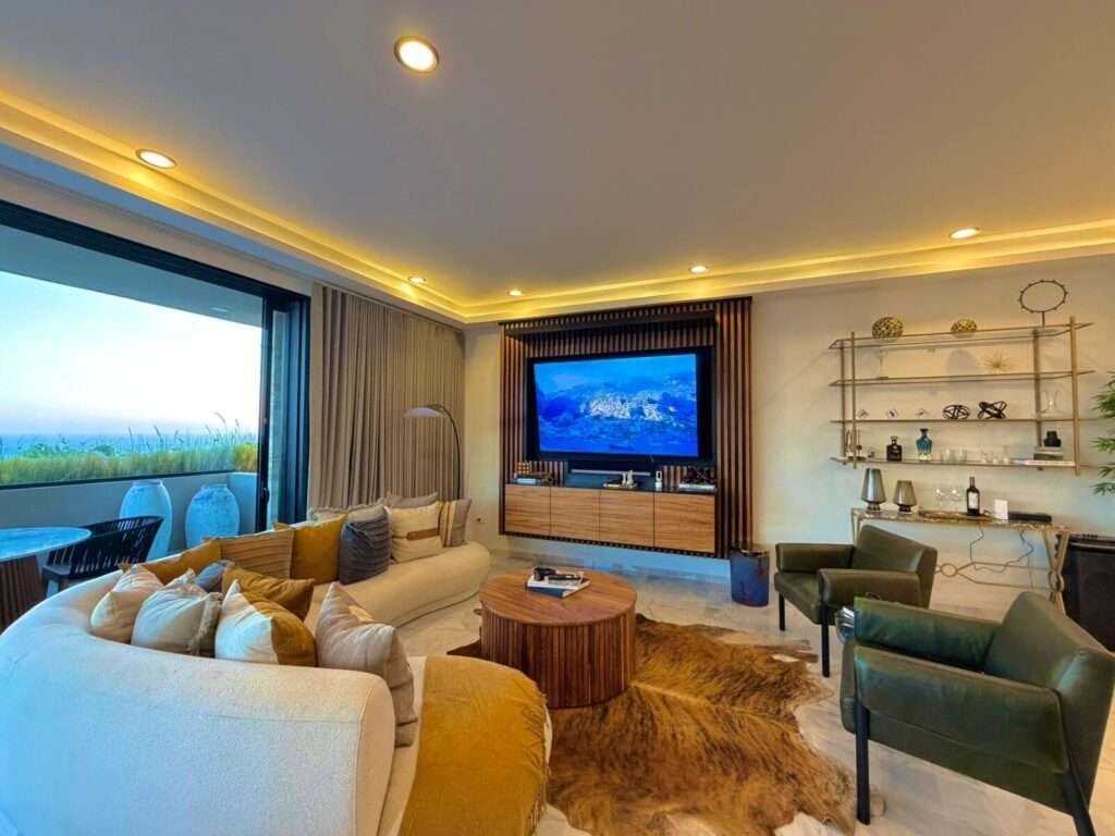 Cabo del Sol Jacarandas 🏡 ¡Casa en venta en Jacarandas! 🌿✨Descubre tu nuevo hogar, esta propiedad está lista para habitarse y cuenta con excelentes detalles que marcan la diferencia.🔹 Características principales:• 3 recámaras • 2 baños completos• Cocina integral 💎 Recámara principal:• Clóset con excelente capacidad• Peinador integrado con lámpara• Iluminación interior en clóset y área de peinador• Baño privado con cancel🌳 Exterior y extras:• 4 minisplits inverter • Patio frontal con césped sintético• Pérgola delantera y trasera, ideal para reuniones o descanso• Cisterna de 5,000 litros• Tinaco de 1,100 litros💰 Precio: – Quivira Dream Condo, Pacific, Pacific, BS