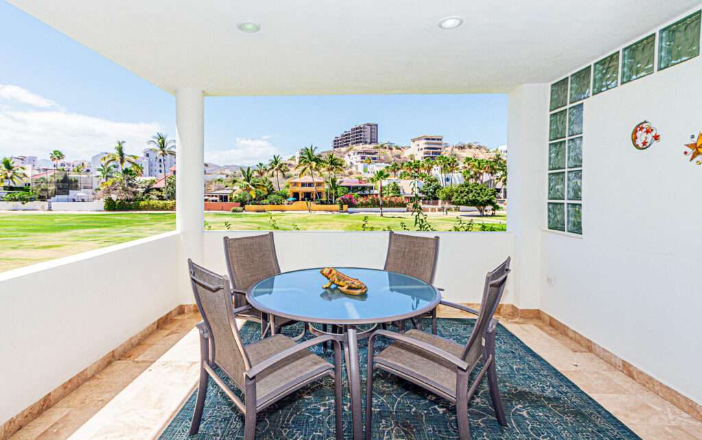 Cabo del Sol Marea Los Cabos Modern 3-bedroom penthouse located on the 6th floor of Marea Los Cabos, offering a prime central location in Cabo San Lucas just minutes from beaches, shopping centers, and top dining options. This bright and contemporary residence features an open-concept living and dining area with abundant natural light, a fully equipped kitchen, and a private terrace with panoramic city – Rtno. Punta Palmillas, San Jose del Cabo, BS