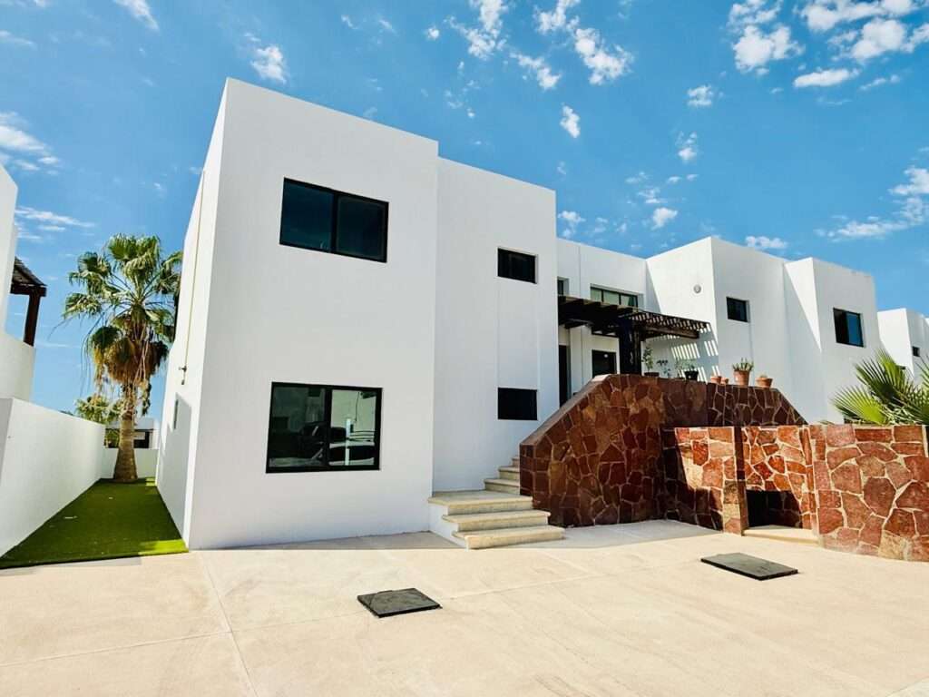 Cabo del Sol Club La Costa Unpack your bags and slip straight into coastal living in this furnished 1/bed, 1/bath second floor condo complete with its own garage. The space comes move in ready with appliances, a water filtration system, and thoughtful touches throughout. With strong rental potential and a location that's hard to beat, this condo sits just steps from Plaza Pescadero, where cafés, shops, and local flavor meet the rhythm of daily life. And when you're craving the ocean? The beach is literally right across the street, calling you out for sunrise walks, sunset cocktails, and everything in between. – San Marcos, Cabo Corridor, BS