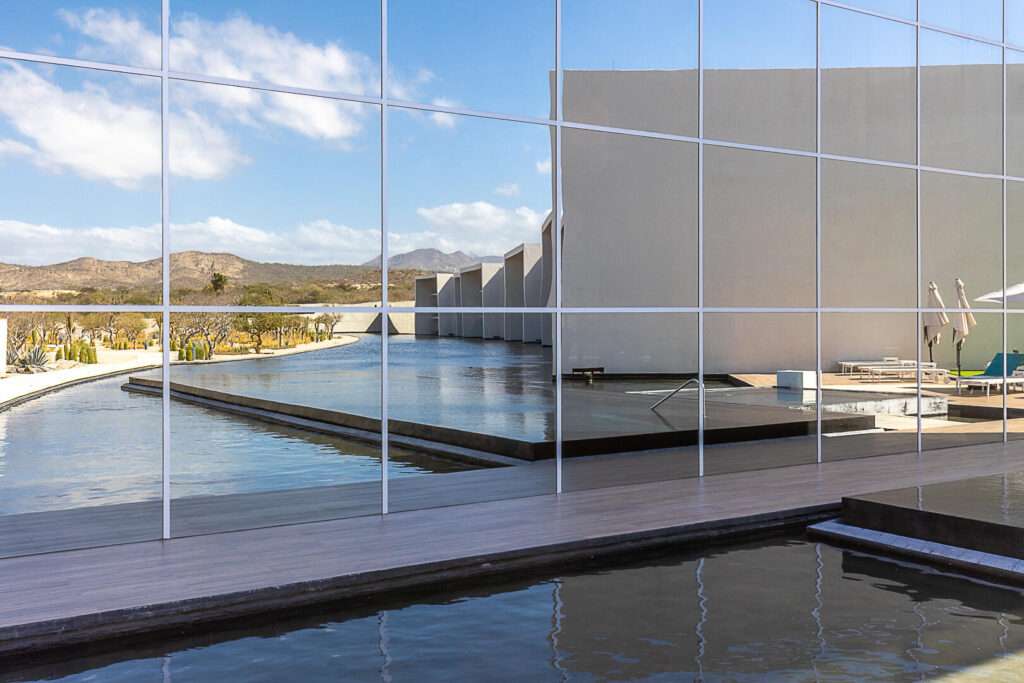 Cabo del Sol Marea Los Cabos Modern 3-bedroom penthouse located on the 6th floor of Marea Los Cabos, offering a prime central location in Cabo San Lucas just minutes from beaches, shopping centers, and top dining options. This bright and contemporary residence features an open-concept living and dining area with abundant natural light, a fully equipped kitchen, and a private terrace with panoramic city – SUNSET PASEO DEL MONTE CLUB CAMPESTRE, San Jose del Cabo, BS