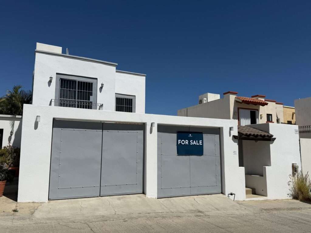 Cabo del Sol Club La Costa Unpack your bags and slip straight into coastal living in this furnished 1/bed, 1/bath second floor condo complete with its own garage. The space comes move in ready with appliances, a water filtration system, and thoughtful touches throughout. With strong rental potential and a location that's hard to beat, this condo sits just steps from Plaza Pescadero, where cafés, shops, and local flavor meet the rhythm of daily life. And when you're craving the ocean? The beach is literally right across the street, calling you out for sunrise walks, sunset cocktails, and everything in between. – Tabaloapa 31, San Jose del Cabo, BS