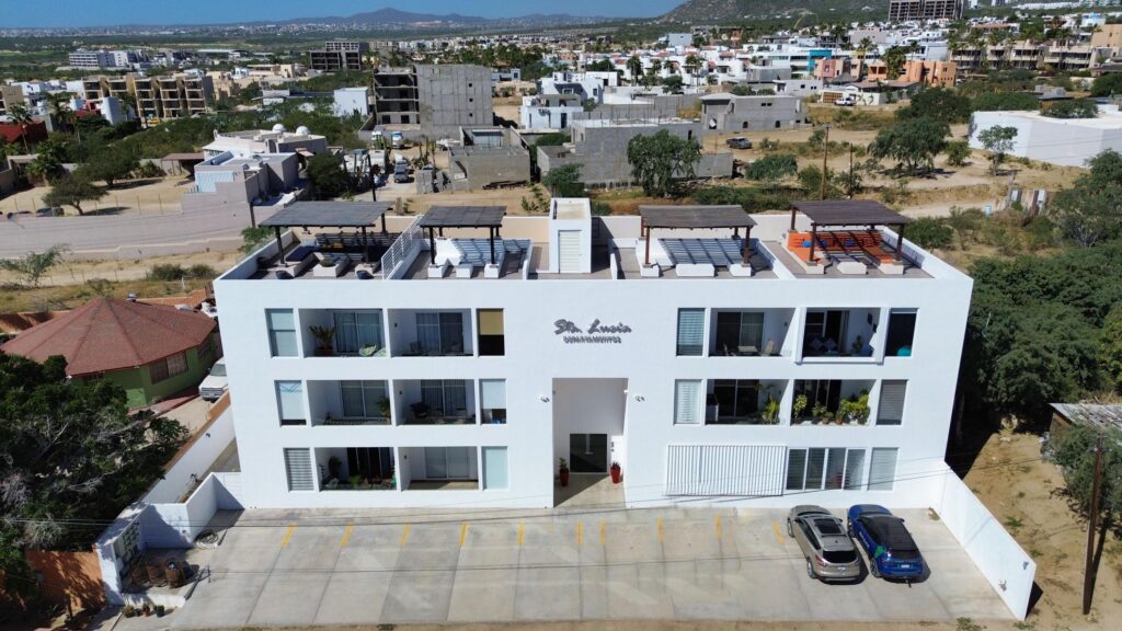 Cabo del Sol Marea Los Cabos Modern 3-bedroom penthouse located on the 6th floor of Marea Los Cabos, offering a prime central location in Cabo San Lucas just minutes from beaches, shopping centers, and top dining options. This bright and contemporary residence features an open-concept living and dining area with abundant natural light, a fully equipped kitchen, and a private terrace with panoramic city – View Condo, Cabo Corridor, BS