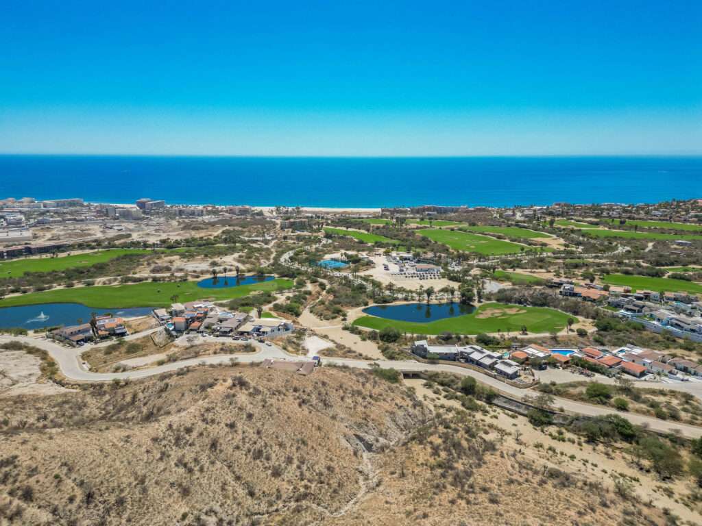 Cabo del Sol Section 29- La Cresta Designed for those seeking the ideal blend of luxury and nature, La Cresta is the newest neighborhood within the private, masterplanned community of Querencia--and the first real estate offering on our second Tom Fazio golf course, Campo Alto. Set atop a striking ridgeline, La Cresta features 54 homesites with sweeping – Vista Lagos, San Jose del Cabo, BS