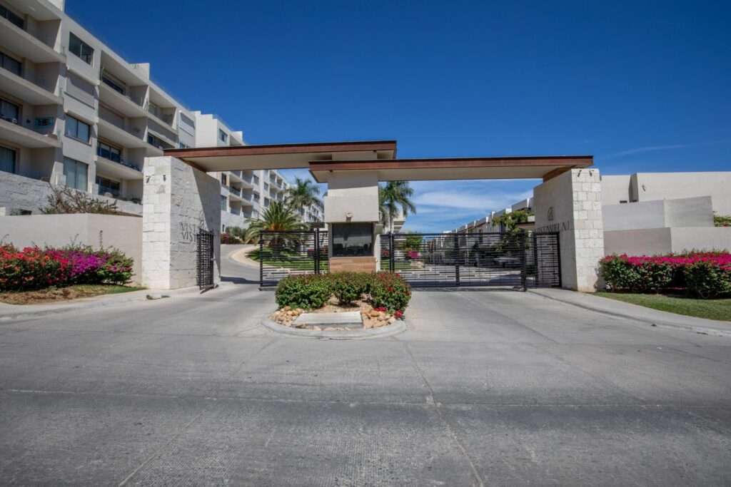 Cabo del Sol Marea Los Cabos Modern 3-bedroom penthouse located on the 6th floor of Marea Los Cabos, offering a prime central location in Cabo San Lucas just minutes from beaches, shopping centers, and top dining options. This bright and contemporary residence features an open-concept living and dining area with abundant natural light, a fully equipped kitchen, and a private terrace with panoramic city – Vista Vela Phase 1, Cabo Corridor, BS