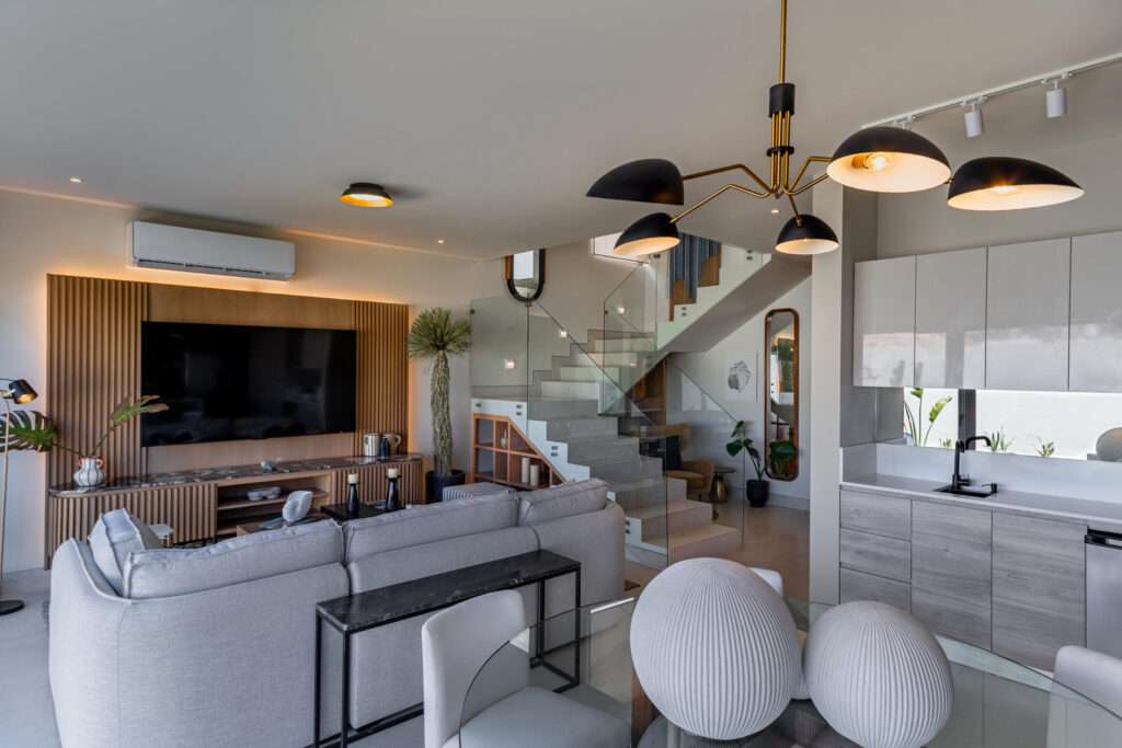 Cabo del Sol Marea Los Cabos Modern 3-bedroom penthouse located on the 6th floor of Marea Los Cabos, offering a prime central location in Cabo San Lucas just minutes from beaches, shopping centers, and top dining options. This bright and contemporary residence features an open-concept living and dining area with abundant natural light, a fully equipped kitchen, and a private terrace with panoramic city – VISTAVELA SUNSET, Cabo Corridor, Cabo Corridor, BS