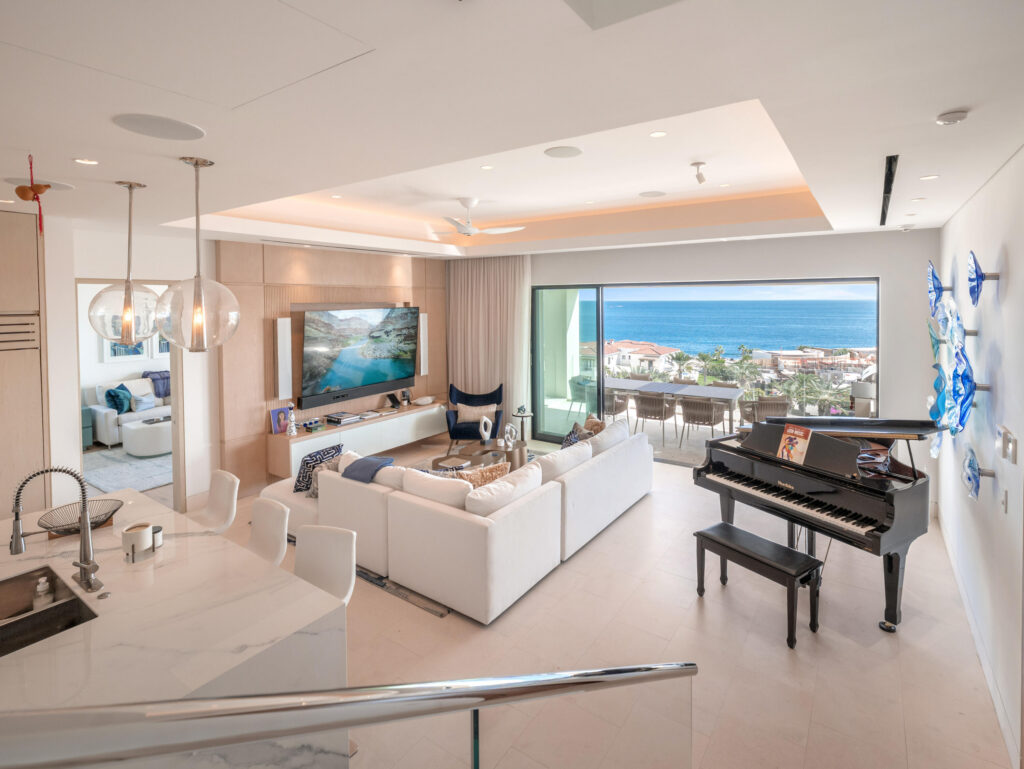 Cabo del Sol Cove Club Bungalow 10 in the gated Cove Club offers 4 bedrooms and 4 bathrooms with an open-concept design that seamlessly connects the kitchen, dining, and living areas to an expansive outdoor terrace. Ideal for entertaining and indoor-outdoor living. Enjoy sweeping, unobstructed – Bungalow, Cabo Corridor, BS
